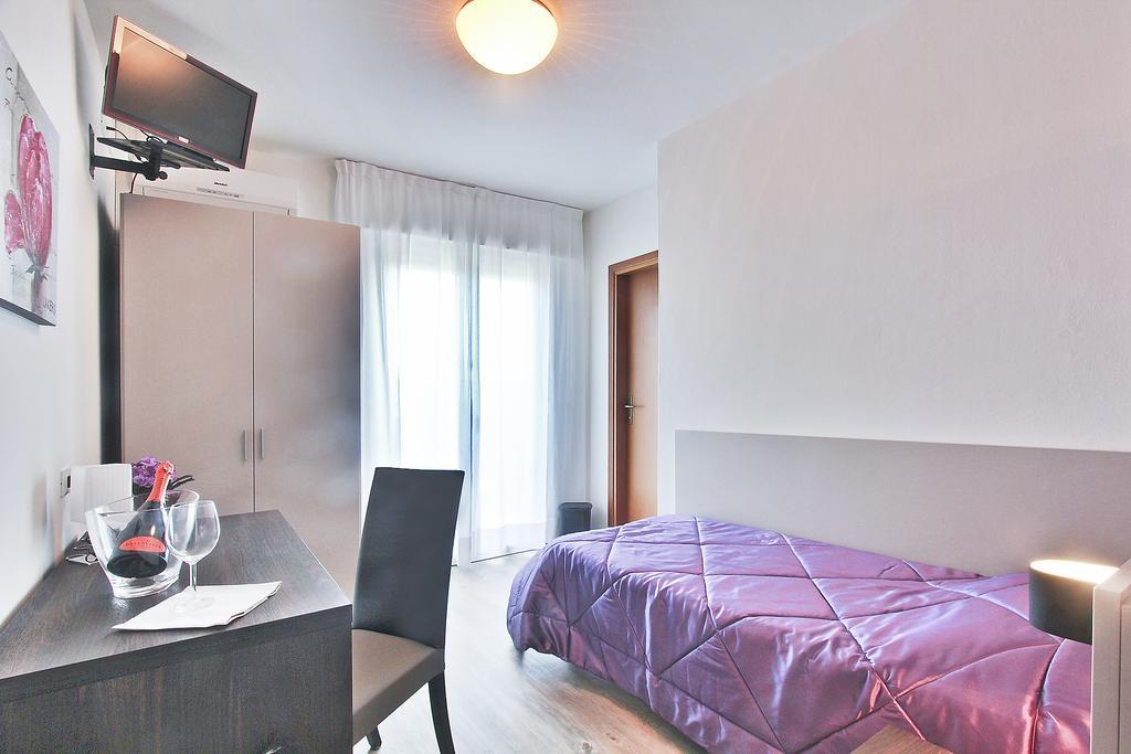 Hotel Gambrinus ลินญาโน ซับเบียโดโร ห้อง รูปภาพ