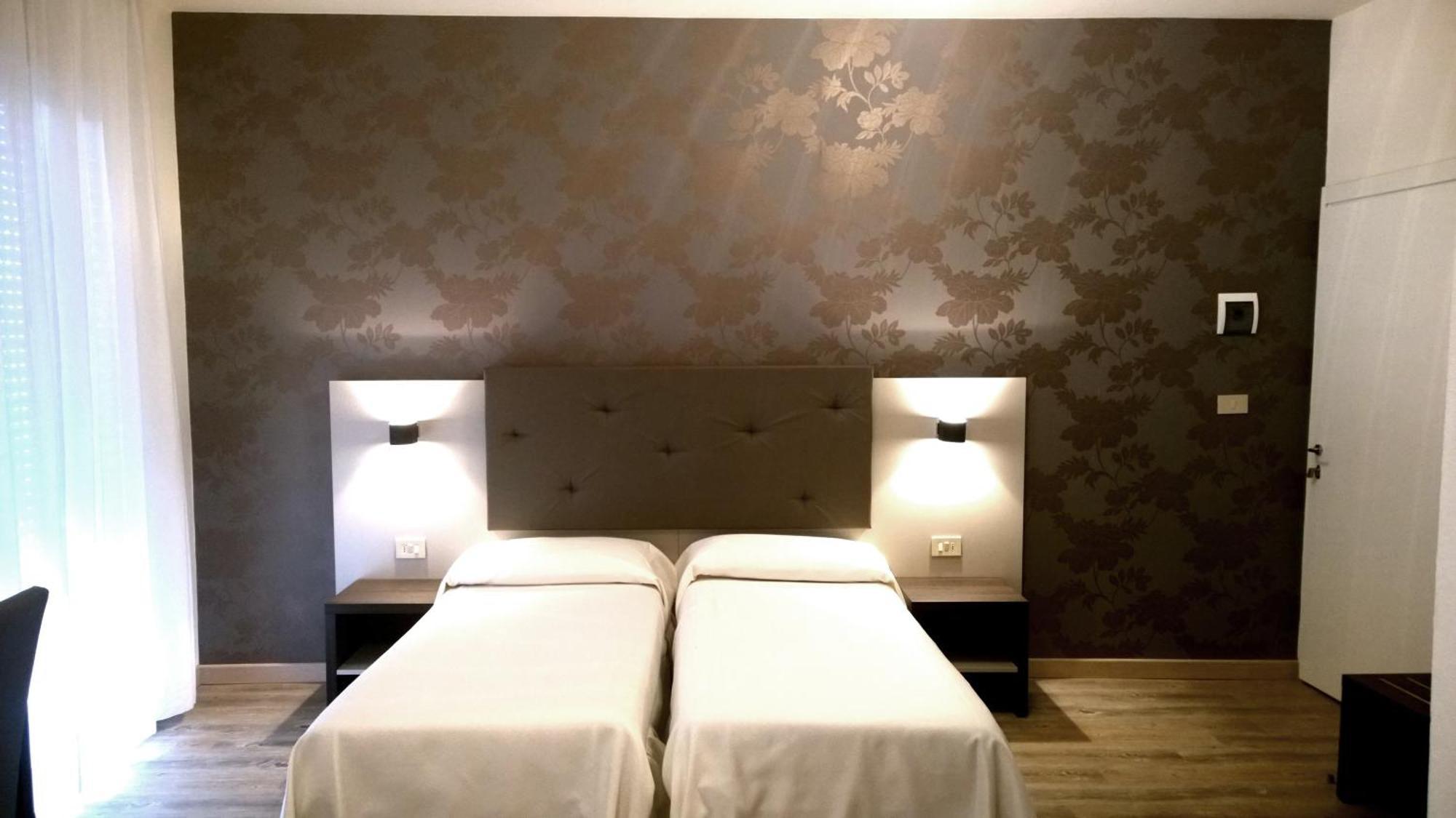 Hotel Gambrinus ลินญาโน ซับเบียโดโร ห้อง รูปภาพ