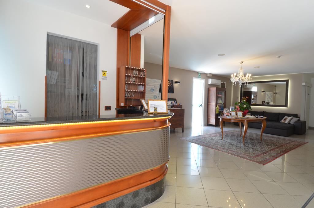 Hotel Gambrinus ลินญาโน ซับเบียโดโร ภายนอก รูปภาพ