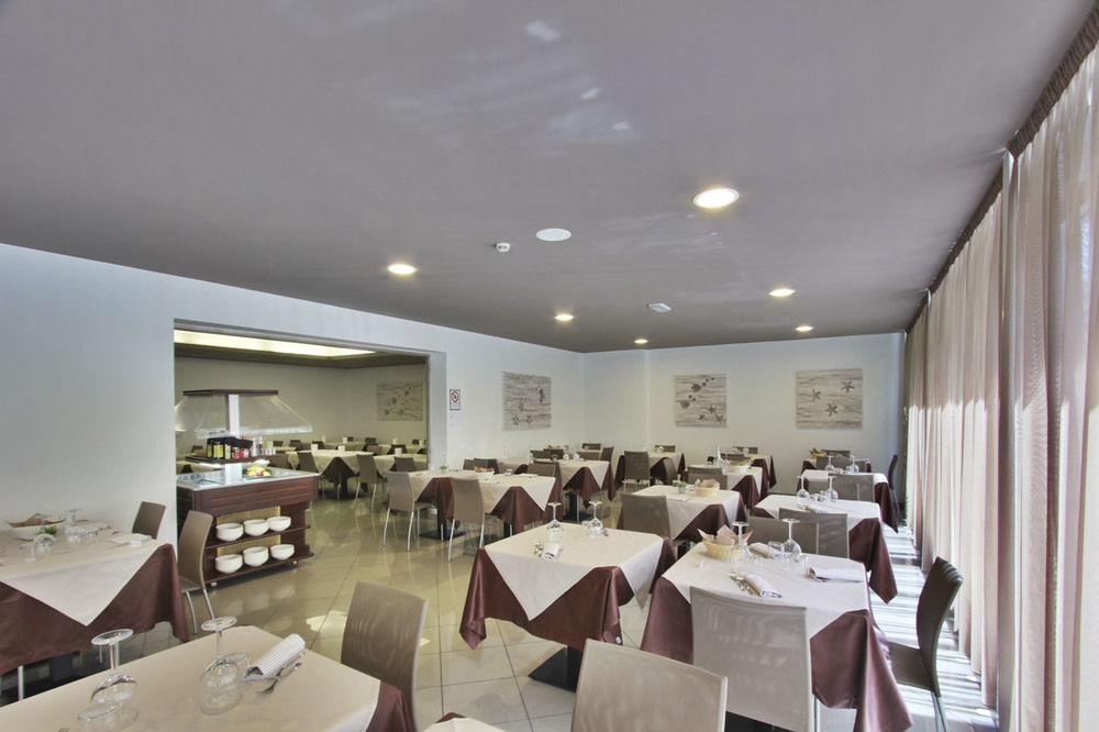 Hotel Gambrinus ลินญาโน ซับเบียโดโร ภายนอก รูปภาพ