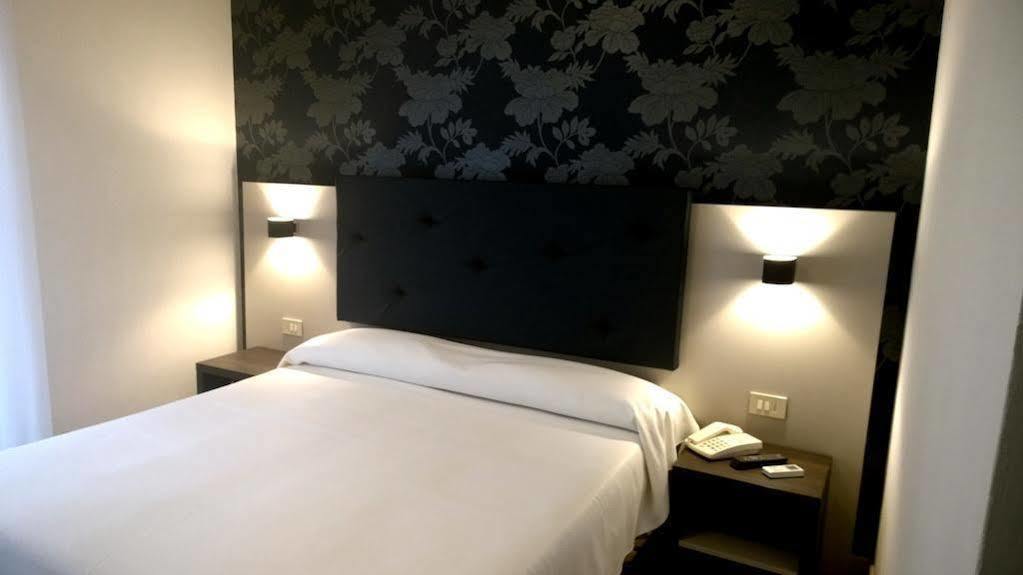 Hotel Gambrinus ลินญาโน ซับเบียโดโร ภายนอก รูปภาพ